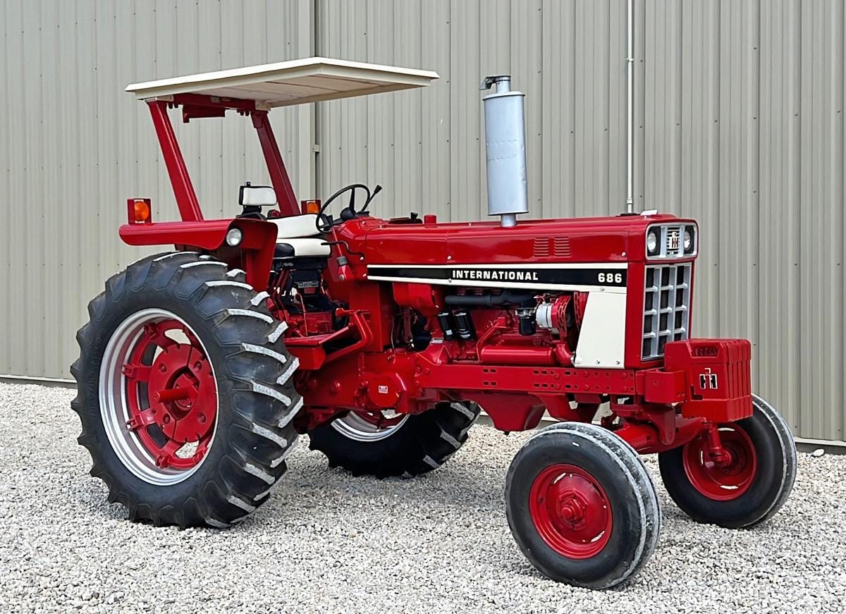 Main image International Harvester 686