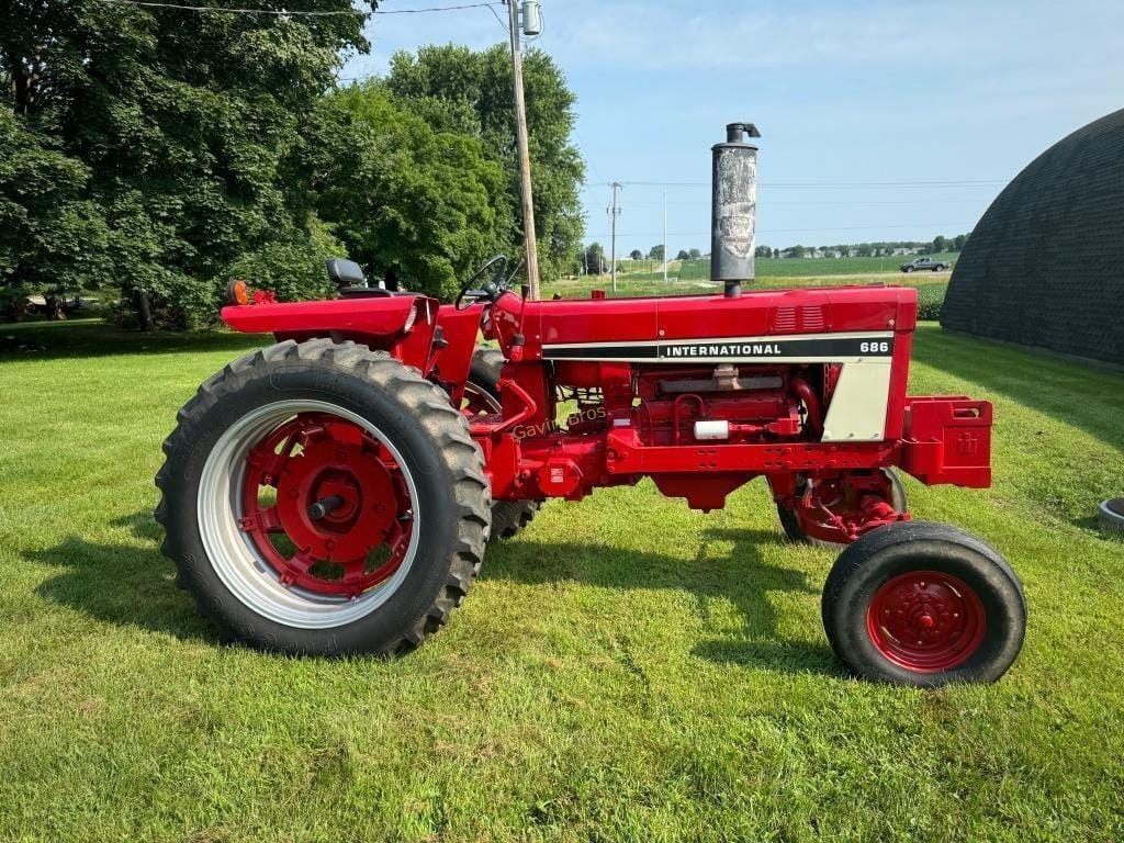 Main image International Harvester 686