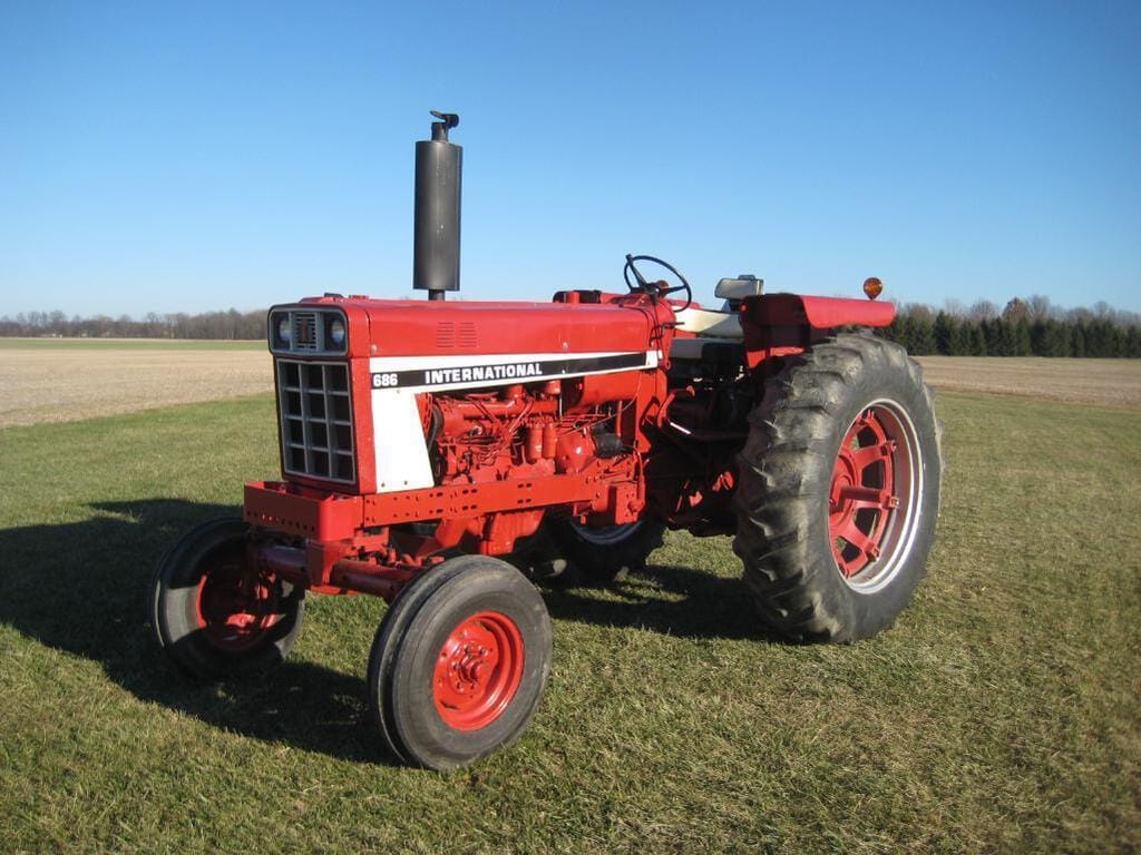 Main image International Harvester 686