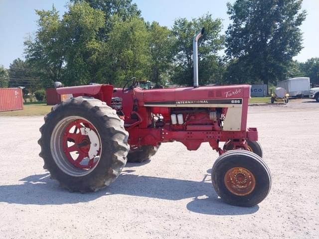 Image of International Harvester 686 equipment image 2