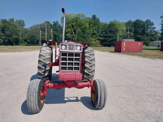 Image of International Harvester 686 equipment image 1