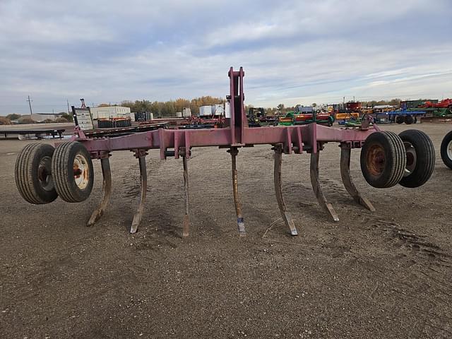 Image of International Harvester 11 subsoiler equipment image 1