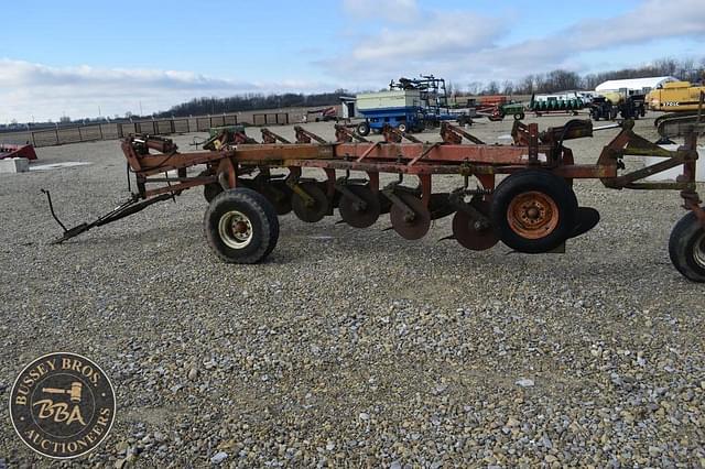 Image of International Harvester 700 equipment image 2