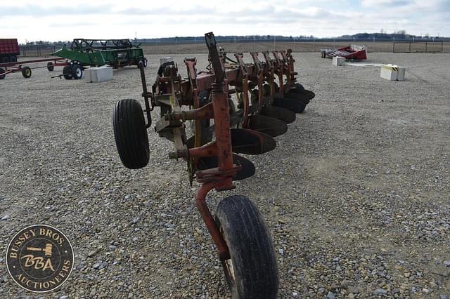 Image of International Harvester 700 equipment image 4