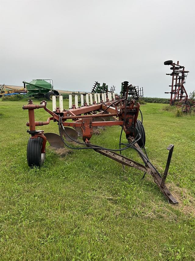 Image of International Harvester 700 equipment image 3