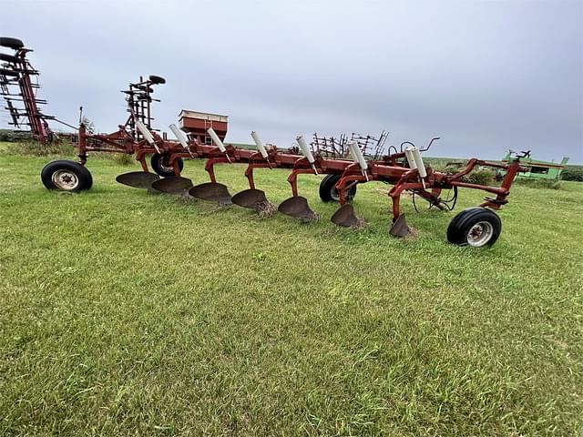 Image of International Harvester 700 equipment image 1