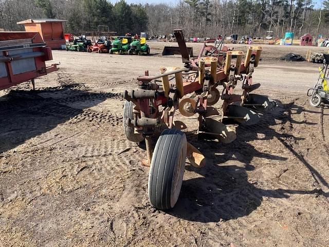 Image of International Harvester 700 equipment image 4