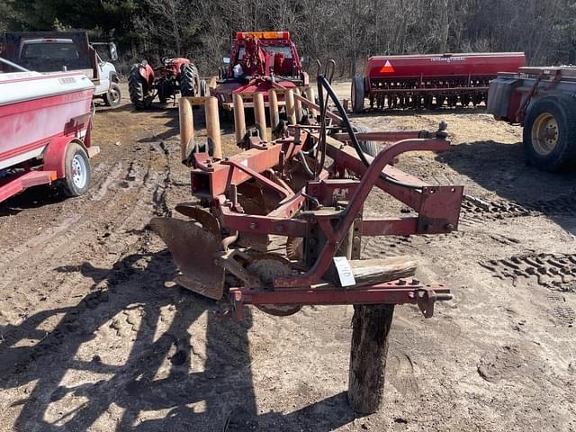 Image of International Harvester 700 equipment image 1