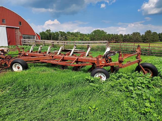 Image of International Harvester 700 equipment image 1