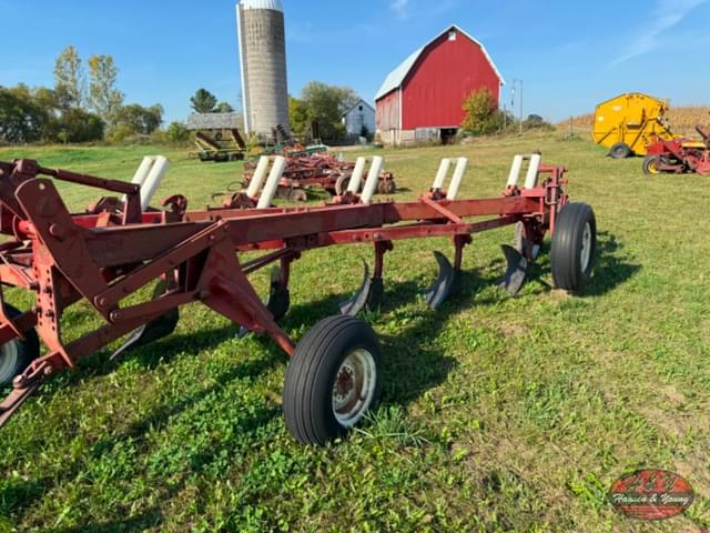 Image of International Harvester 700 equipment image 3