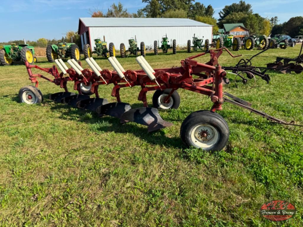 International Harvester 700 Equipment Image0