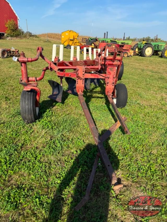 Image of International Harvester 700 equipment image 1