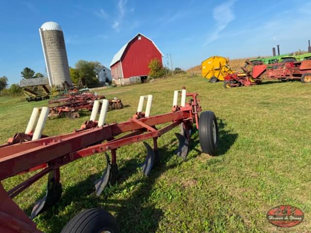 Image of International Harvester 700 equipment image 2