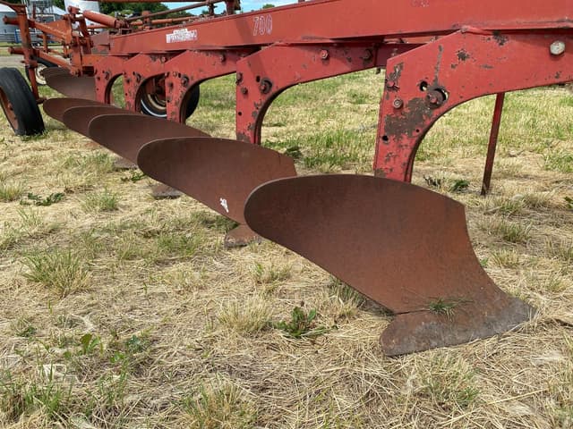 Image of International Harvester 700 equipment image 3