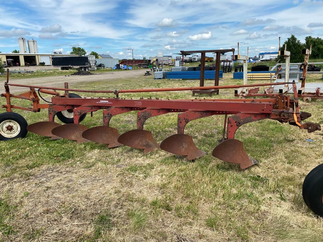 Image of International Harvester 700 Primary image