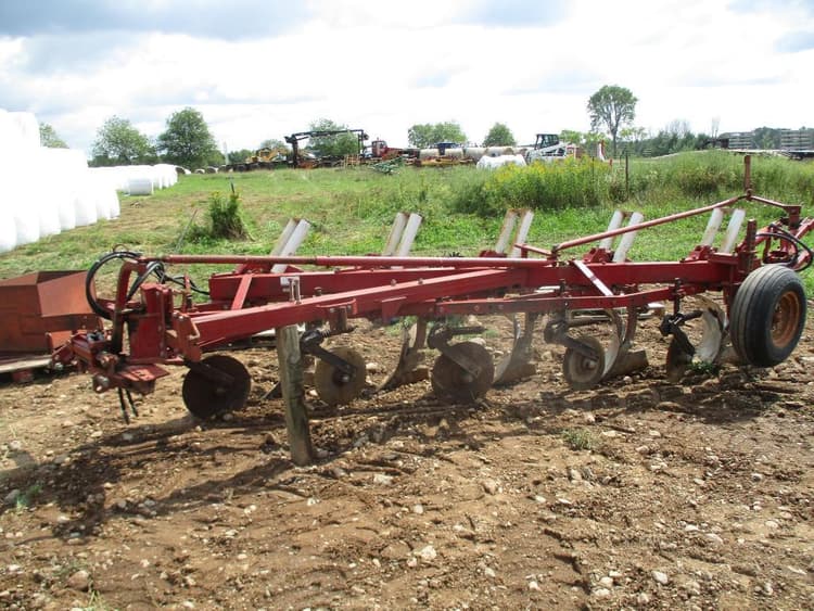 SOLD International Harvester 700 Tillage Plows Tractor Zoom