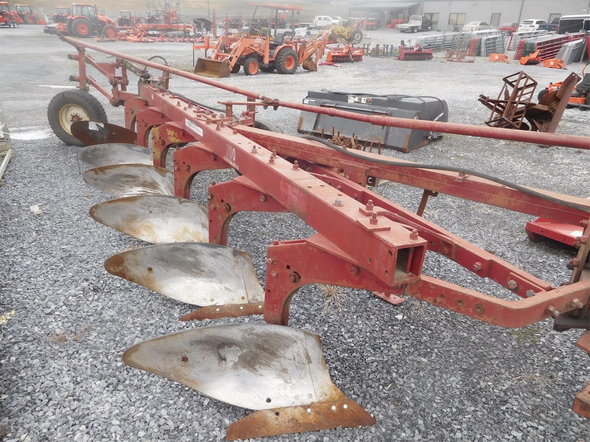 International Harvester 700 Equipment Image0