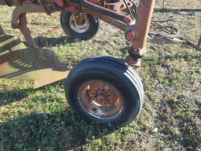 Image of International Harvester 700 equipment image 4