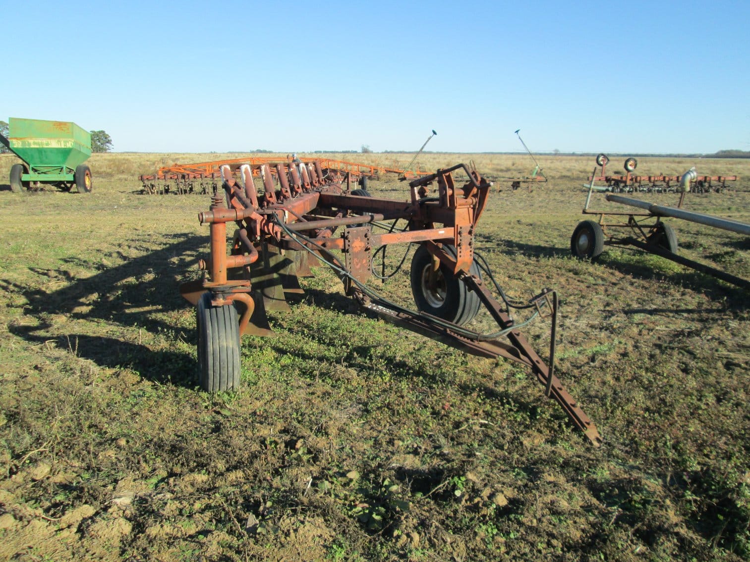 International Harvester 700 Equipment Image0