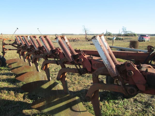 Image of International Harvester 700 equipment image 3