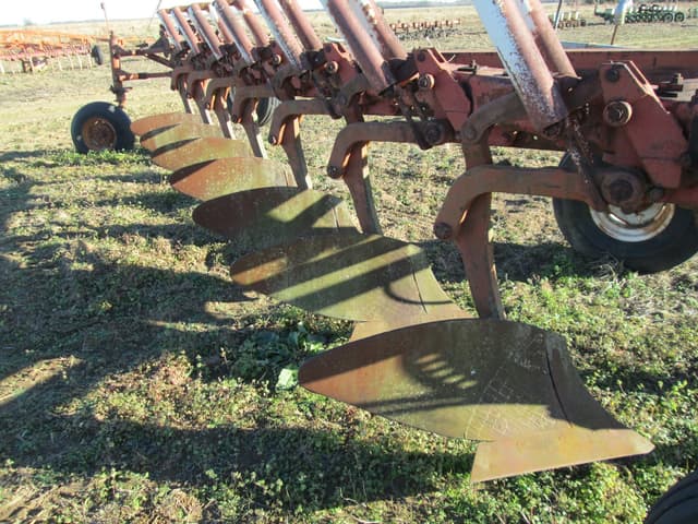 Image of International Harvester 700 equipment image 2