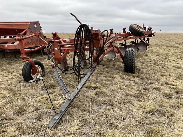 Image of International Harvester 700 equipment image 2