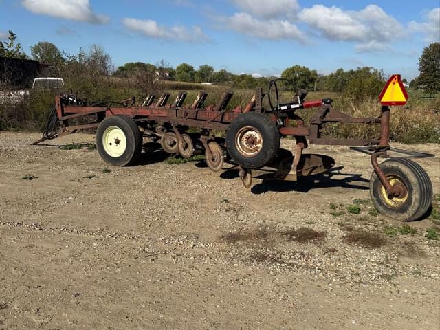 Image of International Harvester 700 equipment image 2