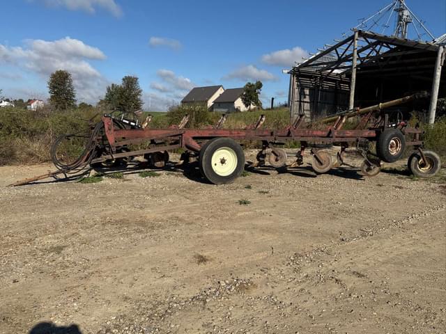 Image of International Harvester 700 equipment image 1