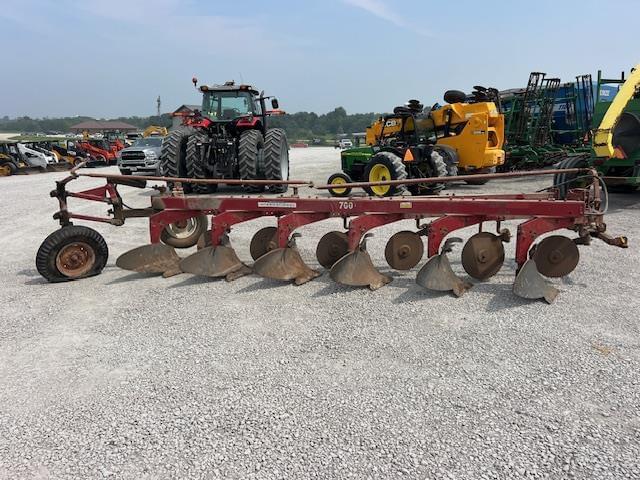 Image of International Harvester 700 equipment image 2