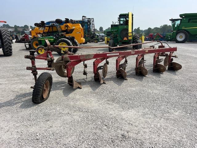 Image of International Harvester 700 equipment image 3