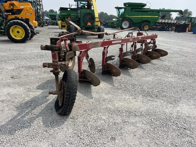 Image of International Harvester 700 equipment image 4