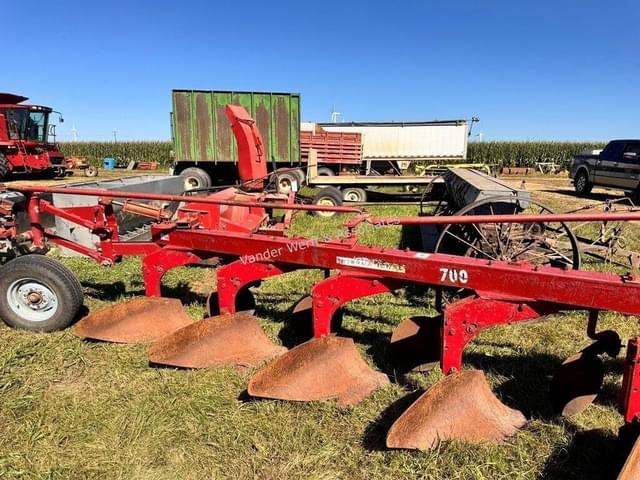 Image of International Harvester 700 equipment image 4