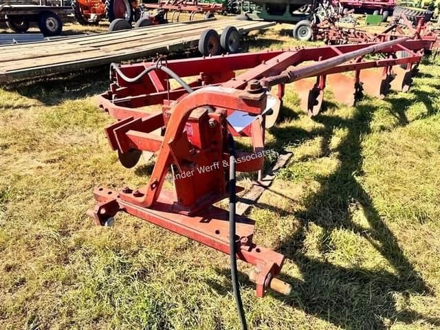 Image of International Harvester 700 equipment image 1