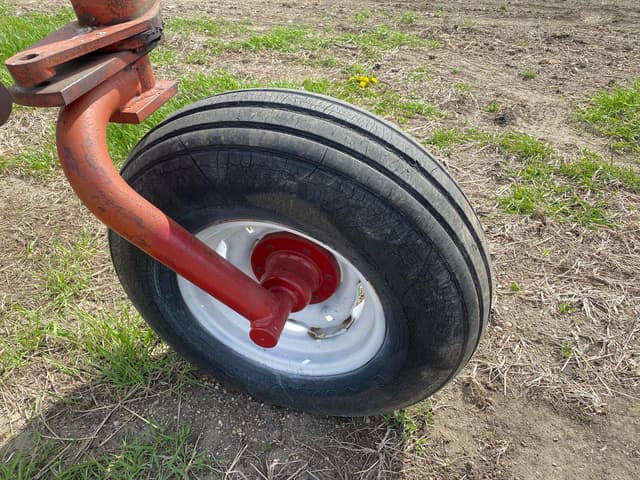 Image of International Harvester 700 equipment image 4
