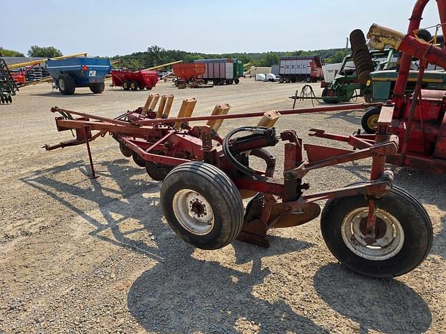 Image of International Harvester 700 equipment image 2