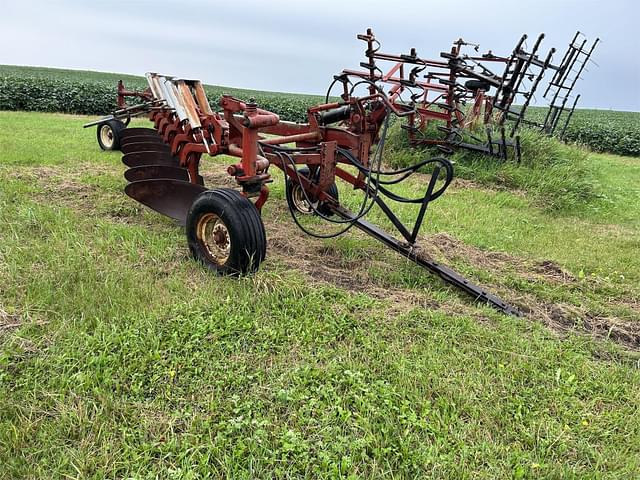 Image of International Harvester 700 equipment image 1