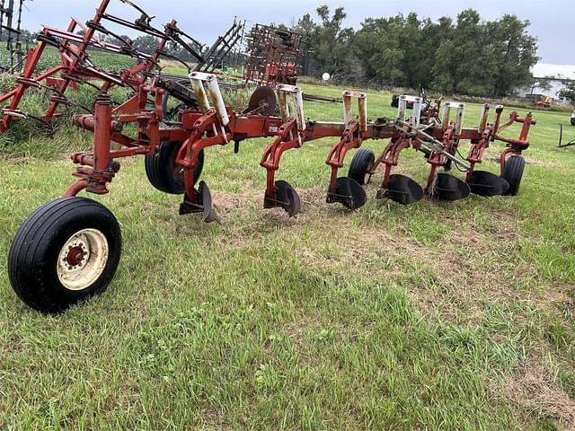 Image of International Harvester 700 equipment image 2