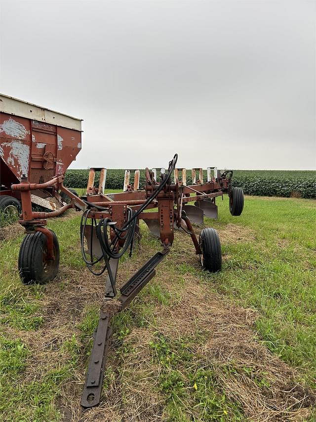 Image of International Harvester 700 equipment image 3