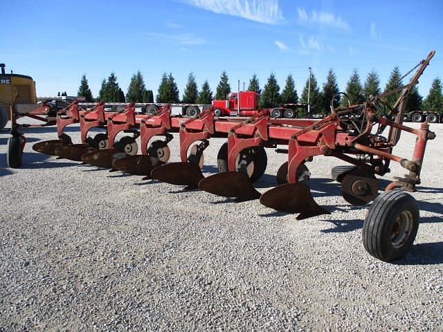 Image of International Harvester 700 equipment image 2