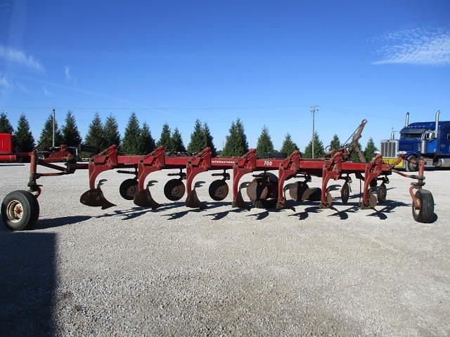 Image of International Harvester 700 equipment image 1