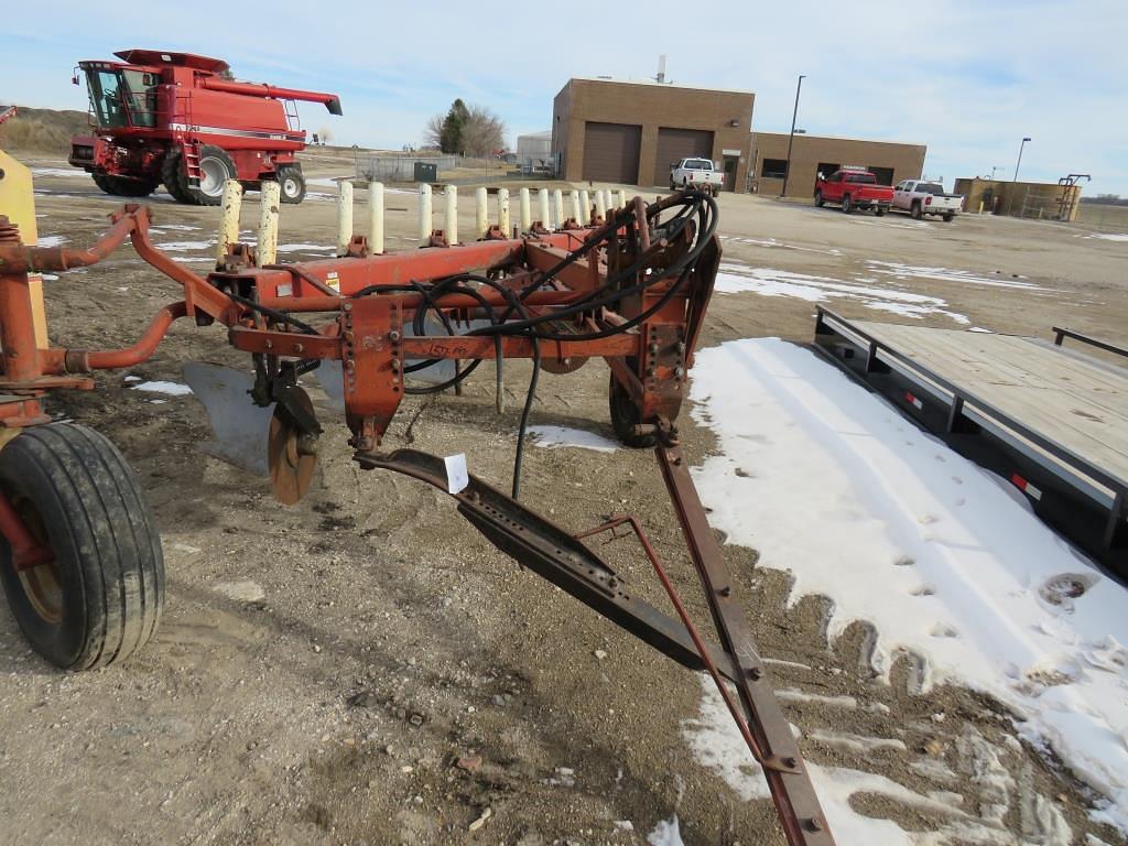 Image of International Harvester 700 Image 0