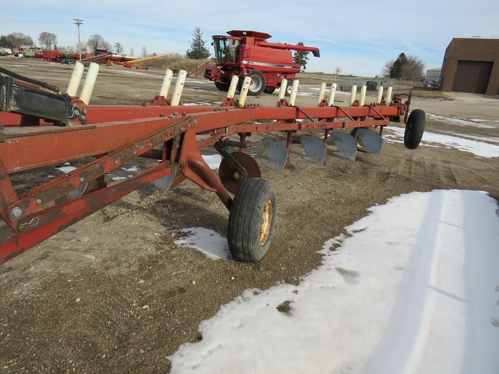 Image of International Harvester 700 Image 1