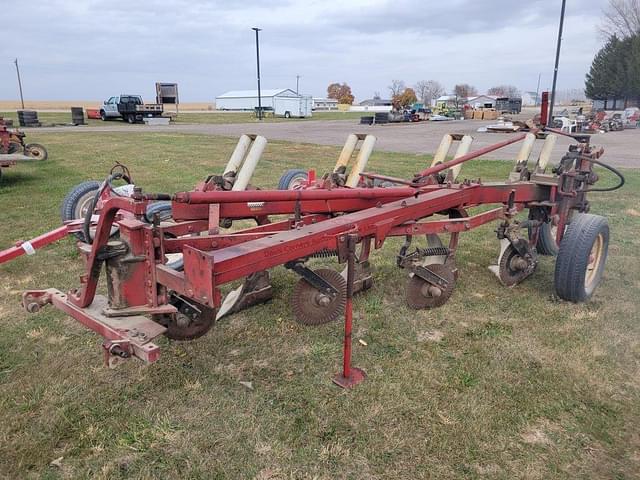 Image of International Harvester 700 equipment image 2