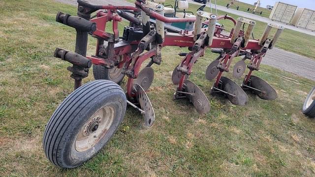 Image of International Harvester 700 equipment image 3