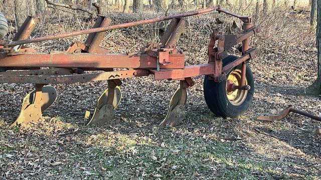 Image of International Harvester 700 equipment image 1