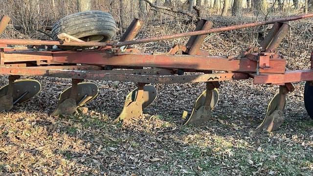 Image of International Harvester 700 equipment image 2
