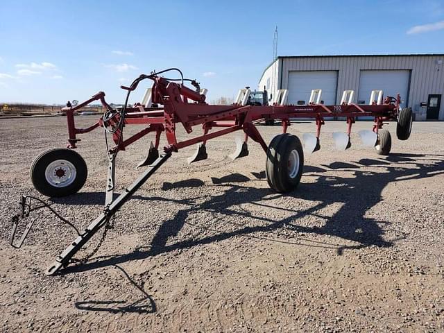 Image of International Harvester 700 equipment image 3