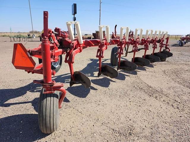 Image of International Harvester 700 equipment image 1