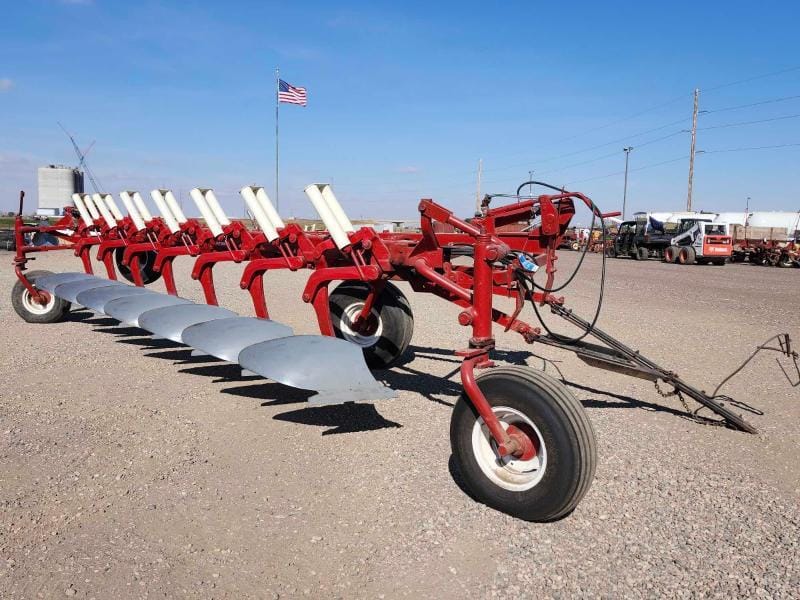 Main image International Harvester 700