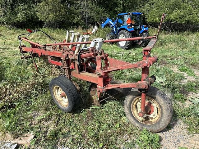 Image of International Harvester 700 equipment image 2